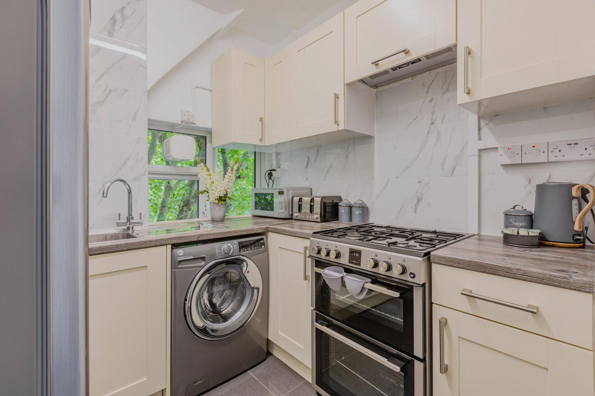 Lovely 2br Battersea, 7min Clapham Junction St * Londra